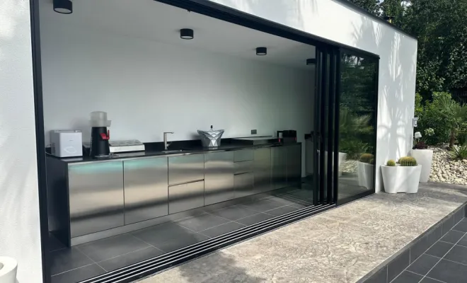 Fermeture d'une Pool House, Montauban, Le Menuisier du Midi